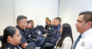 Entrega Edmundo Tlatehui uniformes a policías municipales