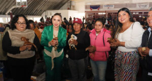 Paola Angon encabeza la segunda entrega de apoyos a mujeres productoras cholultecas