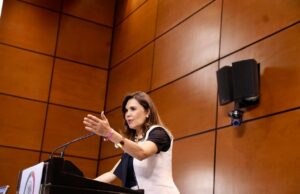 Blanca Alcalá encabeza foro: “Economía y cultura”