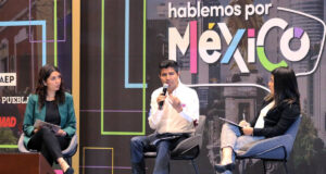 Eduardo Rivera presenta sus propuestas a universitarios en foro