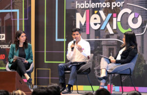 Eduardo Rivera presenta sus propuestas a universitarios en foro
