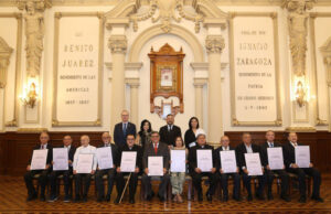 Reconocen a organizadores de la Procesión de Viernes Santo como poblanos y poblanas distinguidos