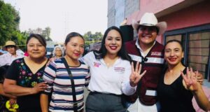Se reune Tonantzin Fernández con vecinos de Momoxpan