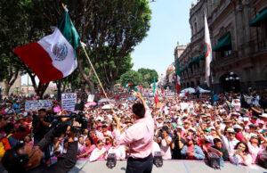 Vamos a ganar, asegura Lalo Rivera en marcha de la Marea Rosa