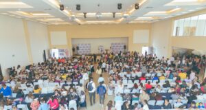 Mujeres cholultecas arropan a Roxana Luna