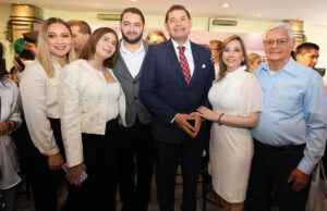 A nombre del Gobierno de Transición, Alejandro Armenta felicita a los padres en su día.