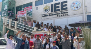 Representantes de juntas auxiliares y barrios de San Pedro Cholula, clausuran oficinas del IEE