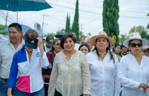 Roxana Luna inicia un plantón indefinido afuera del TEEP