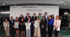 Senadores y diputados panistas respaldan a Roxana Luna