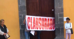 Clausuran simbólicamente ayuntamiento de San Andrés Cholula para exigir reinstalación de Edgar Hernández