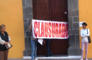 Clausuran simbólicamente ayuntamiento de San Andrés Cholula para exigir reinstalación de Edgar Hernández
