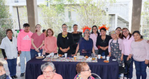 Presidenta del DIF de San Pedro Cholula encabeza desayuno con adultos mayores