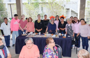 Presidenta del DIF de San Pedro Cholula encabeza desayuno con adultos mayores