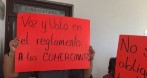 Nueva manifestación se presenta contra Paola Angon, protestan comerciantes de carretas