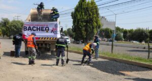 Lupita Cuautle arranca bacheo emergente en San Andrés Cholula