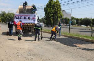 Lupita Cuautle arranca bacheo emergente en San Andrés Cholula