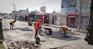 Supervisa Omar Muñoz trabajos de bacheo en Sanctorum