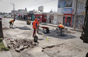 Supervisa Omar Muñoz trabajos de bacheo en Sanctorum