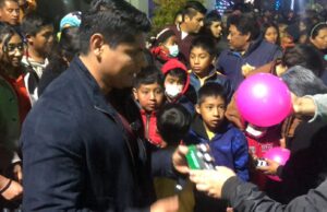 Omar Muñoz inicia entrega de juguetes en Cuautlancingo
