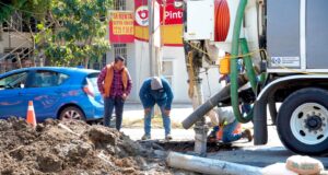 SOSAPACH Repara Fuga de Drenaje sobre Carretera Paso de Cortés
