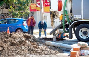SOSAPACH Repara Fuga de Drenaje sobre Carretera Paso de Cortés