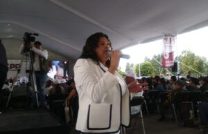 Karina Pérez rinde informe legislativo