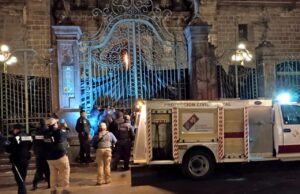 Protección civil sofoca incendio en catedral