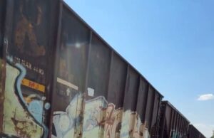 Cruce imprudente, menor en empujado por el tren