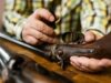 Por limpiar su arma hiere a su hija en Tonantzintla