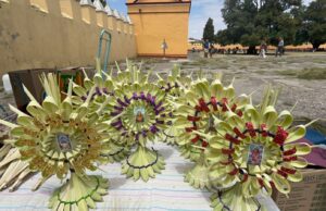 Fe y tradición llenan de vida la bendición de palmas en Cholula