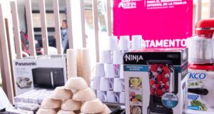 Entrega Lupita Cuautle nuevo equipamiento para desayunadores escolares