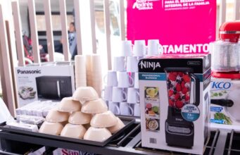 Entrega Lupita Cuautle nuevo equipamiento para desayunadores escolares