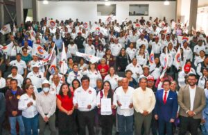 Cumple Tonantzin Fernández con base trabajadora