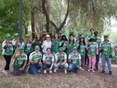 De la mano de Caro Fernández, plantan cien árboles en Momoxpan