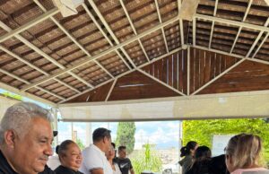 Cuidémonos Entre Nosotros” y Óscar Ramírez 100 kits básicos escolares en San Andrés Cholula